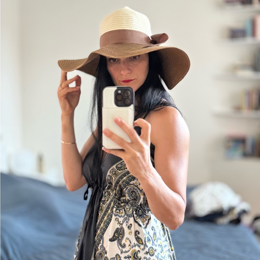 Beach hat - Picture 2 of 3